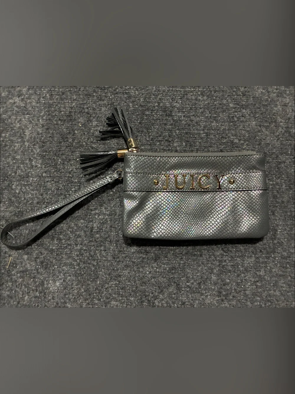 👜 Juicy Couture Iridescent Gray Wristlet with Tassel